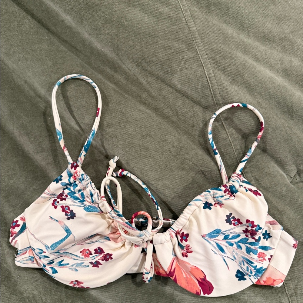 O’Neill wire Floral Bikini Top with Adjustable Straps